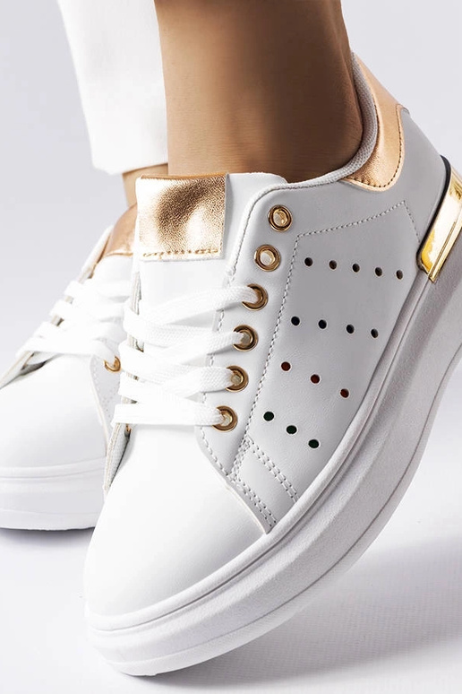 Weiße Sneakers mit bunter Perforation...