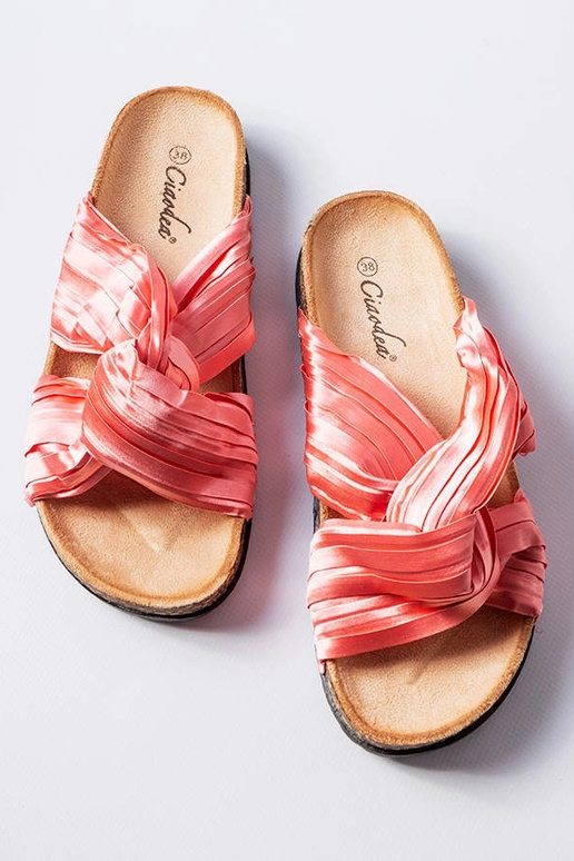 Rosa Flip-Flops verziert mit...