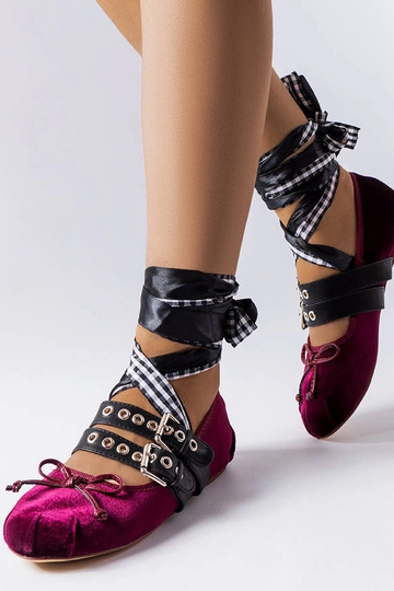 Burgunderrote Ballerinas...