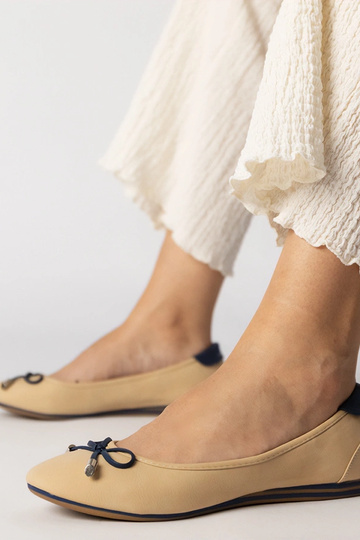 Beige Schuhe mit Schleife,... 2