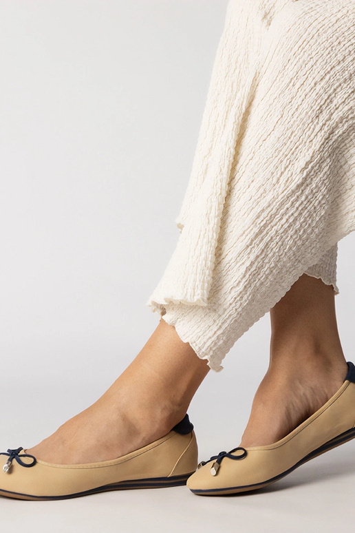 Beige Schuhe mit Schleife, „Maddalena" Beige Schuhe mit Schleife, „Maddalena"