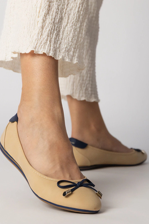 Beige Schuhe mit Schleife, „Maddalena" Beige Schuhe mit Schleife, „Maddalena"