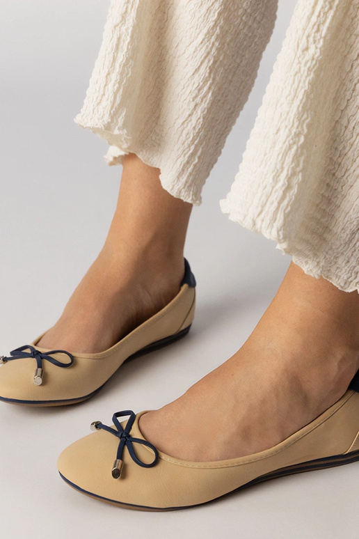 Beige Schuhe mit Schleife, „Maddalena" Beige Schuhe mit Schleife, „Maddalena"