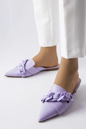 Lila Flip-Flops mit Patenaude-Kette