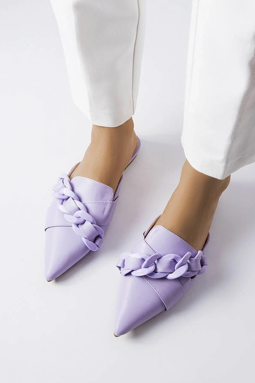 Lila Flip-Flops mit Patenaude-Kette