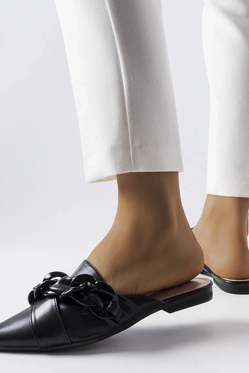 Schwarze elegante Flip-Flops mit Patenaude-Kette 2
