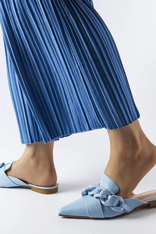 Blaue Flip-Flops mit Patenaude-Kette