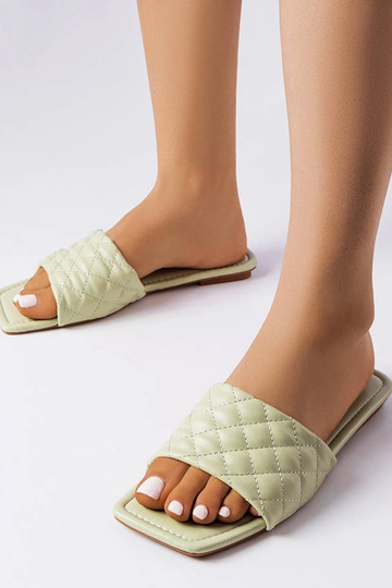 Grüne elegante gesteppte Flip-Flops Labrie