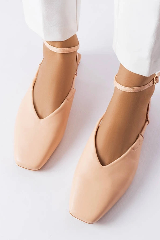 Rosa Sandalen mit geschlossener... Rosa Sandalen mit geschlossener...