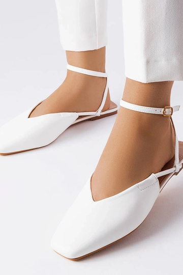 Weiße Sandalen mit geschlossener Spitze Jehova