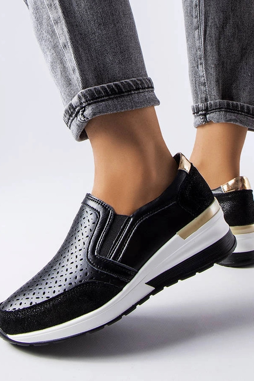 Schwarze durchbrochene Keil-Sneaker...