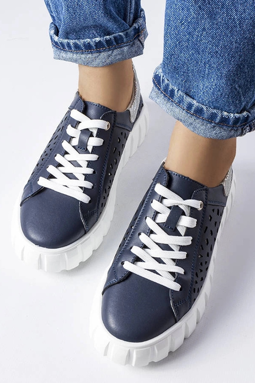 Dunkelblaue Sportschuhe mit... Dunkelblaue Sportschuhe mit...