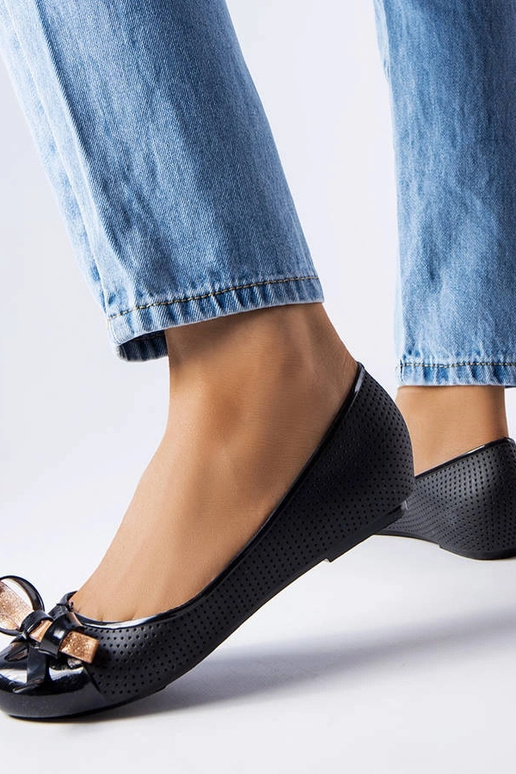 Schwarze Ballerinas mit... Schwarze Ballerinas mit...