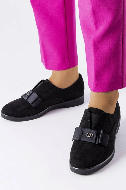 Schwarze Halbschuhe zum... Schwarze Halbschuhe zum...