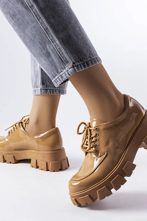 Braune lackierte Halbschuhe,... Braune lackierte Halbschuhe,...