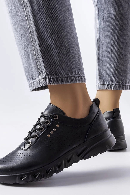 Schwarze Schuhe aus durchbrochenem...