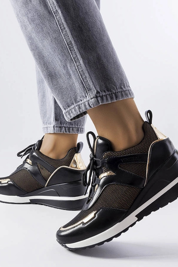 Schwarz-goldene Sportschuhe... 2