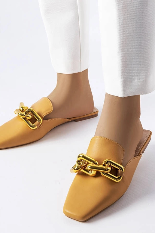 Braune Flip-Flops mit Kettendetail... Braune Flip-Flops mit Kettendetail...