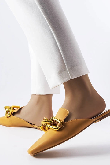 Braune Flip-Flops mit Kettendetail aus Hickory-Leder 2