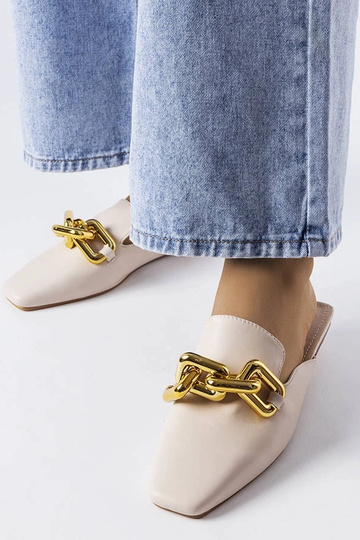 Pantoletten aus Hickoryholz mit Kette in Beige