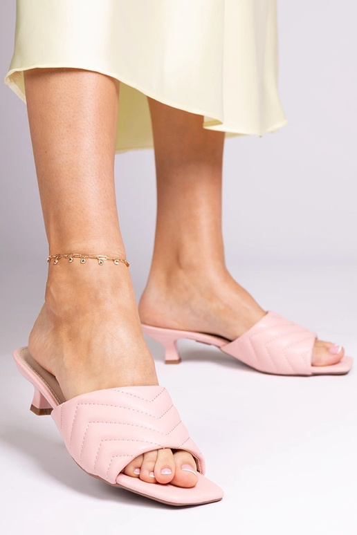 Rosa Pantoletten mit niedrigem...