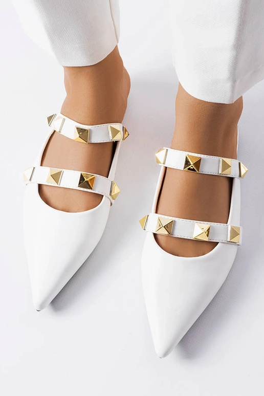 Weiße Pantoletten mit spitzer Spitze... Weiße Pantoletten mit spitzer Spitze...