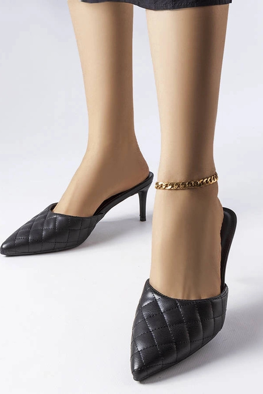 Schwarze gesteppte Slipper mit... Schwarze gesteppte Slipper mit...