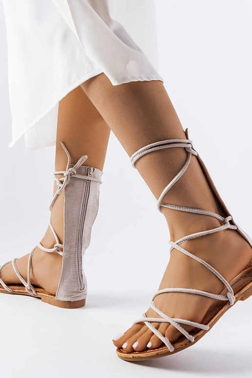 Graue Sandalen mit hohem Bund von... Graue Sandalen mit hohem Bund von...