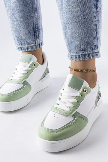 Grüne Sneaker auf der...