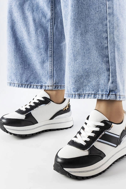 Schwarze Sneakers mit...