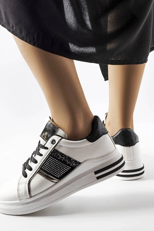 Schwarze und weiße Sneakers mit...