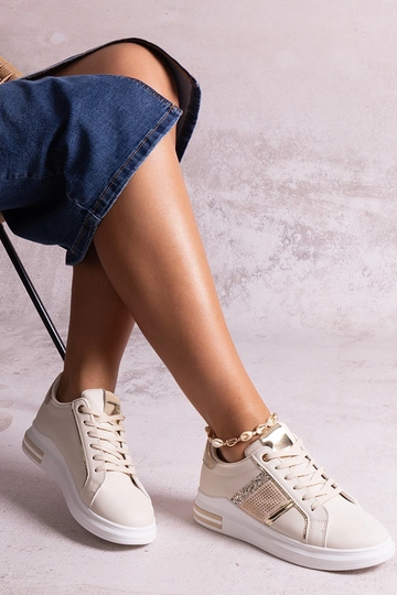 Beige Sneakers verziert mit Xarles-Zirkonen 2