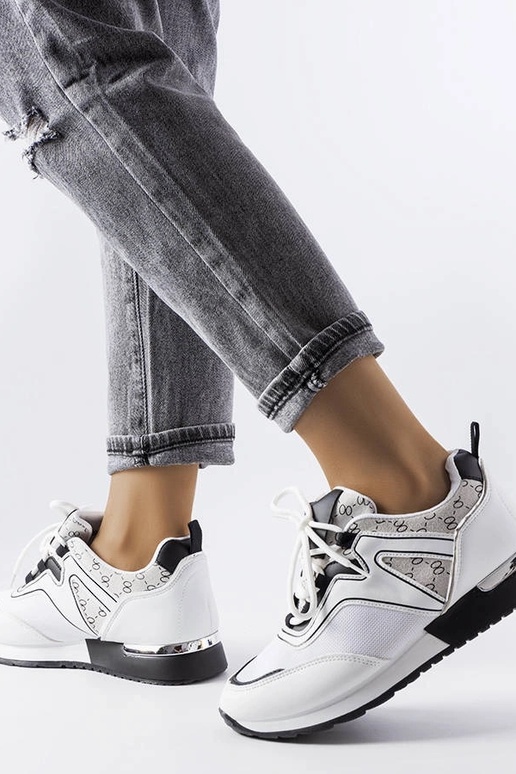 Weiße Sneaker mit goldenen Elementen...