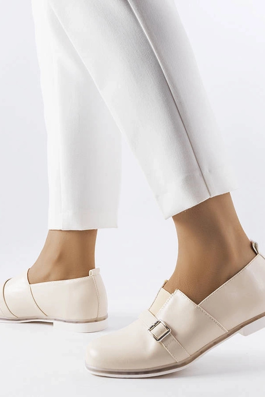 Sandfarbene Halbschuhe mit... Sandfarbene Halbschuhe mit...