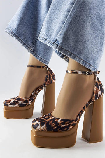 Braune Pumps mit hohem...