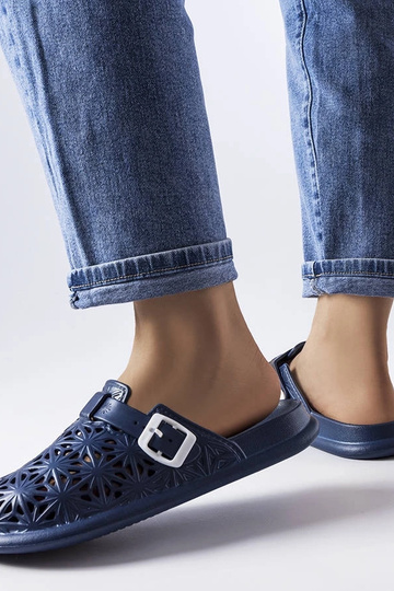 Marineblaue Flip-Flops...