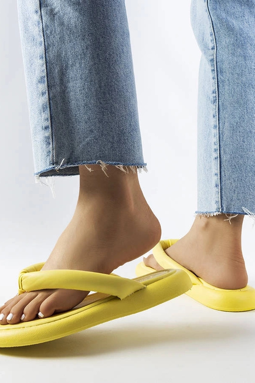 Gelbe, klobige Flip-Flops von Smithfield Gelbe, klobige Flip-Flops von Smithfield