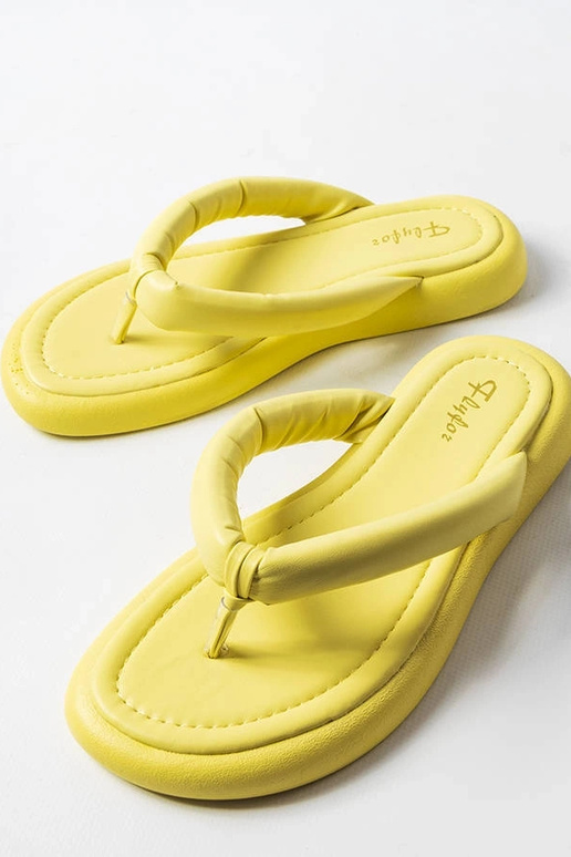 Gelbe, klobige Flip-Flops von Smithfield Gelbe, klobige Flip-Flops von Smithfield