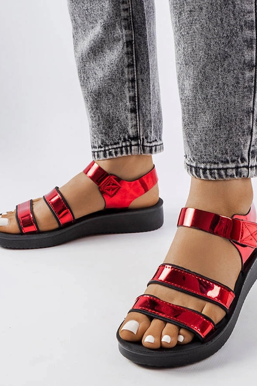 Brices Rote Lackledersandalen