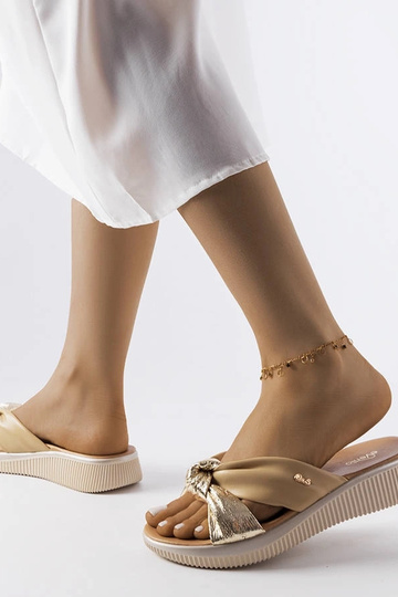 Beige und goldene Wedges... 2