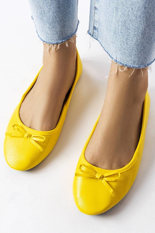 Gelbe Ballerinas mit Schleife,... Gelbe Ballerinas mit Schleife,...