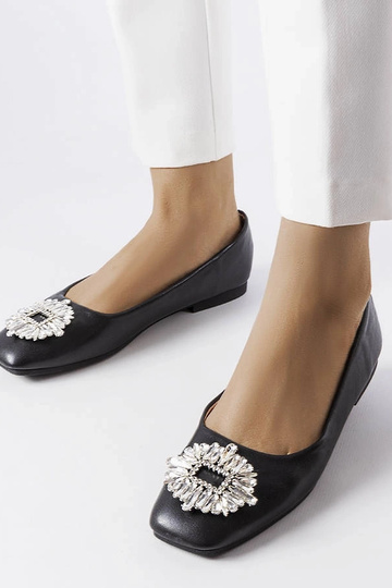 Schwarze Ballerinas mit Miren-Brosche
