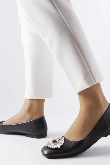 Schwarze Ballerinas mit Miren-Brosche 2