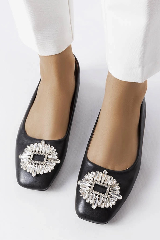 Schwarze Ballerinas mit Miren-Brosche Schwarze Ballerinas mit Miren-Brosche