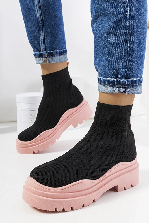 Schwarze hohe Sportschuhe, „Marks" Schwarze hohe Sportschuhe, „Marks"