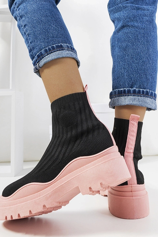 Schwarze hohe Sportschuhe, „Marks" Schwarze hohe Sportschuhe, „Marks"