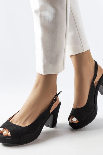 Schwarze Dionne-Sandalen...