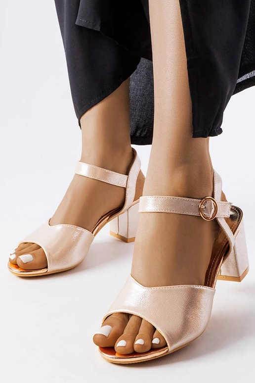 Vinceza – Goldene Sandalen mit Absatz