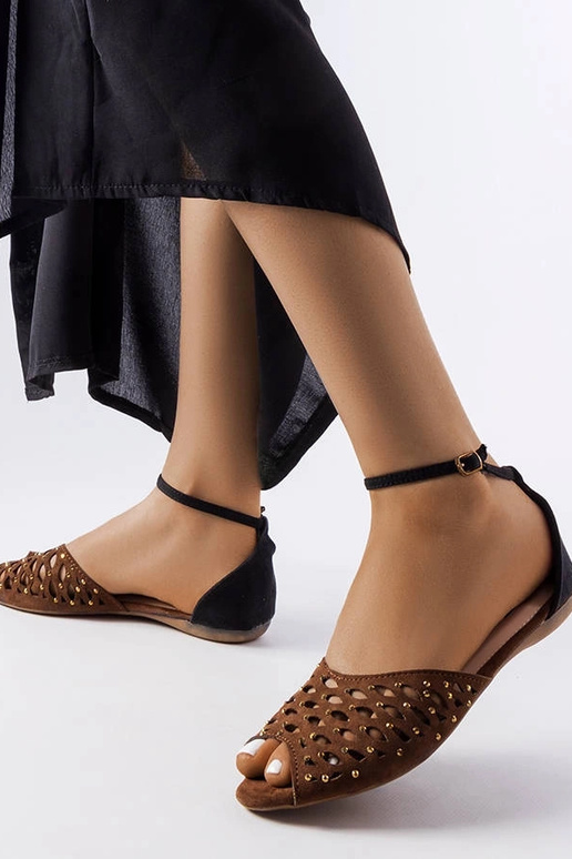 Braune durchbrochene Sandalen mit...