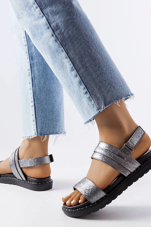 Graue, glänzende Sandalen „Felicienne“ Graue, glänzende Sandalen „Felicienne“